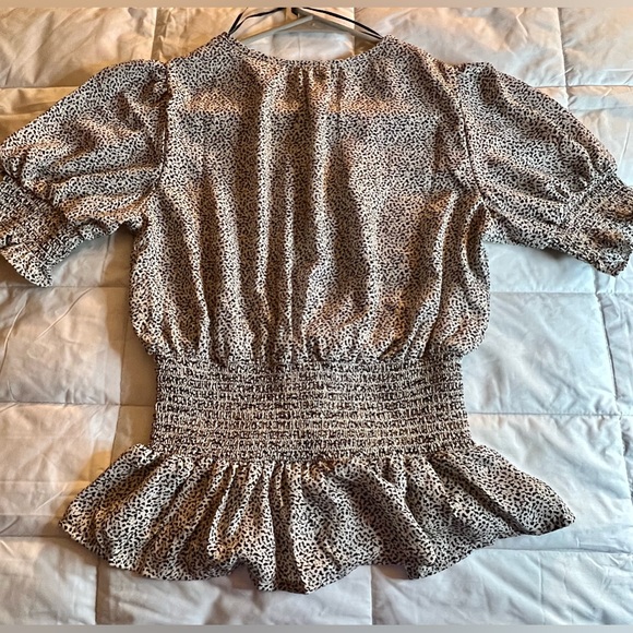 NWT Sienna Sky quarter sleeve blouse. Women’s size small. Ruched sleeves - Picture 2 of 9